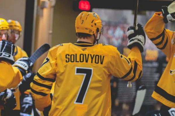 Илья Соловьёв пропустил пятый матч за "Питтсбург" подряд в НХЛ