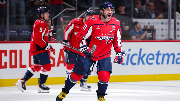 "Затягивал ребят в борьбу": главный тренер "Вашингтона" — об игре Александра Овечкина