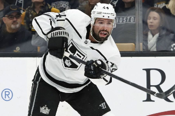 38-летний форвард Нэйт Томпсон завершил карьеру