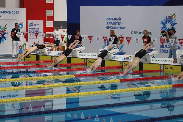 В заключительный день соревнований по плаванию стали известны имена победителей и призеров в восьми видах программы