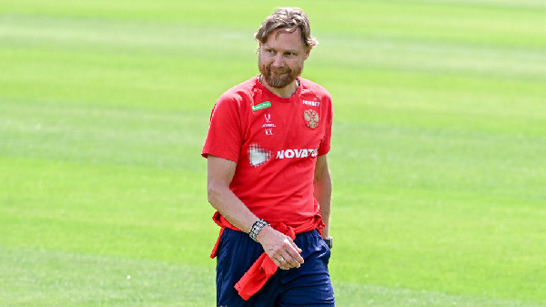 Валерий Карпин не запрещает пить пиво в сборной России