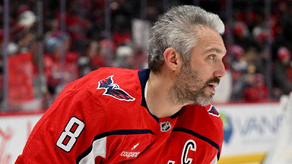 Овечкин повторил российский рекорд Ларионова в НХЛ