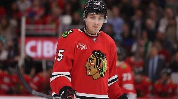 Ассист Левшунова принес "Чикаго" разгромную победу над "Оттавой" в НХЛ