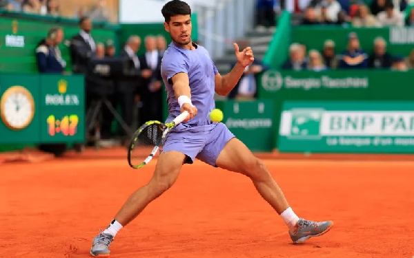 Алькарас вслед за Синнером вышел в четвертьфинал Монте-Карло в трех сетах