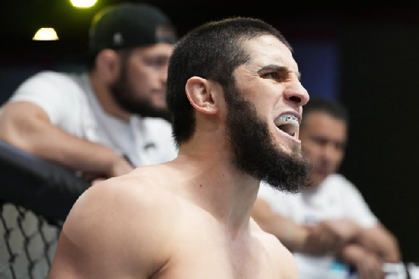 Менеджер Махачева заявил, что россиянин перейдёт в полусредний вес UFC