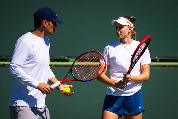 Рыбакина отказалась фотографироваться с генеральным директором WTA