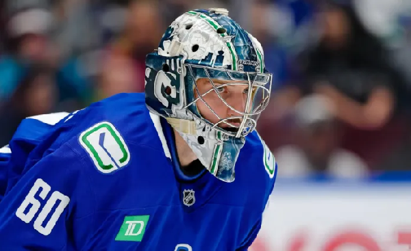 "Ванкувер" вновь вызвал Никиту Толопило из АХЛ