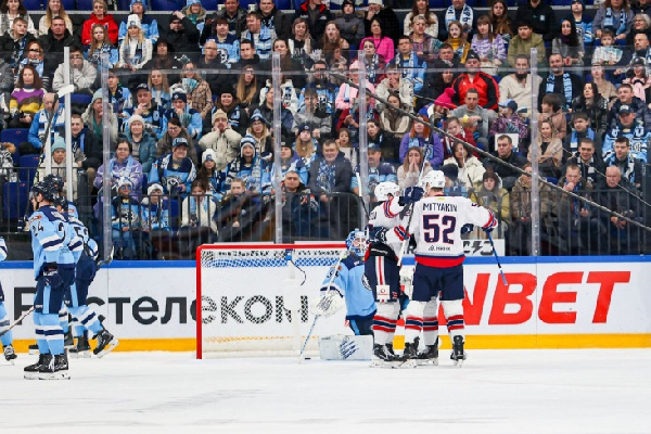 "Нефтехимик" на выезде одолел "Сибирь" в матче КХЛ