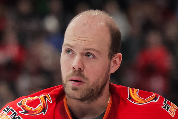 КХЛ дисквалифицировала форварда "Автомобилиста" на один матч