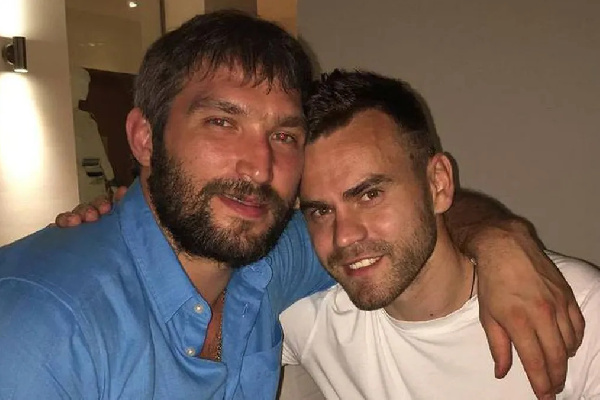 "Обнимаю, дорогой": Александр Овечкин поздравил Игоря Акинфеева с юбилеем