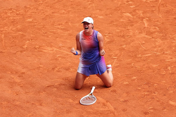 Тони Надаль предсказал победу Швёнтек над Соболенко на грядущем "Ролан Гаррос"