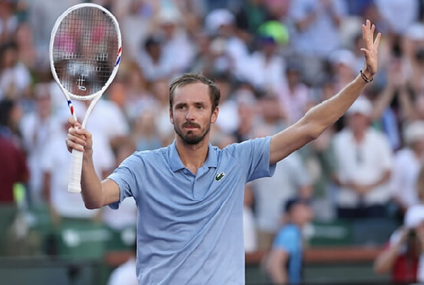 "Рад, что матча с Алькарасом не случилось": Медведев обратился к Синнеру после финала Индиан-Уэллс