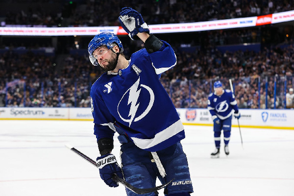 Гонка бомбардиров НХЛ: Кучеров обогнал Маккиннона и приблизился к Макдэвиду