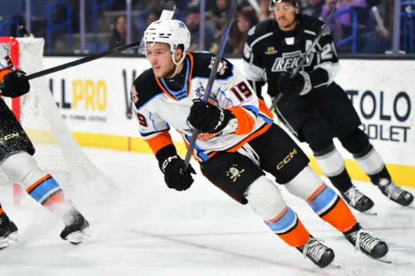 "Сан-Диего" Сидорова уступил "Онтарио" в матче АХЛ, но остался в зоне плей-офф