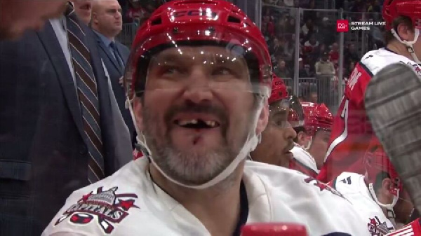 "Мне нужно это выяснить": Карбери — о травме Овечкина в матче с "Чикаго" Левшунова