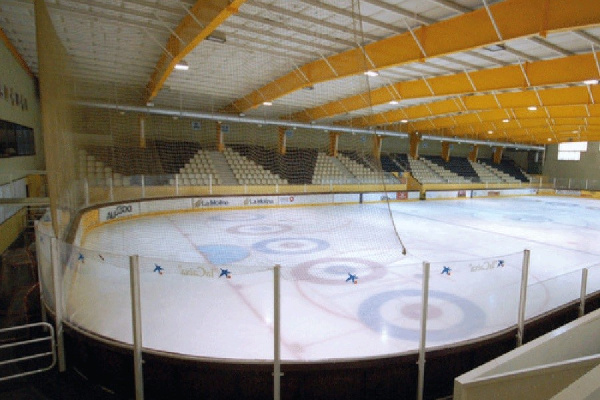 Десять хоккеистов отравились угарным газом во время игры чемпионата Испании