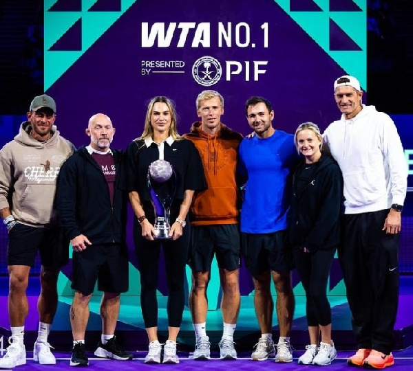 Соболенко в секси-образе поделилась провокационным видео с трофеем от WTA