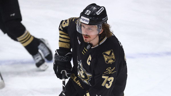 В составе участников Матча звезд КХЛ произошли два изменения