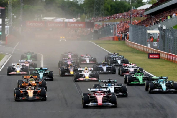 Медведев, Синнер и другие звёзды тенниса выбрали лучшего пилота "Формулы-1"