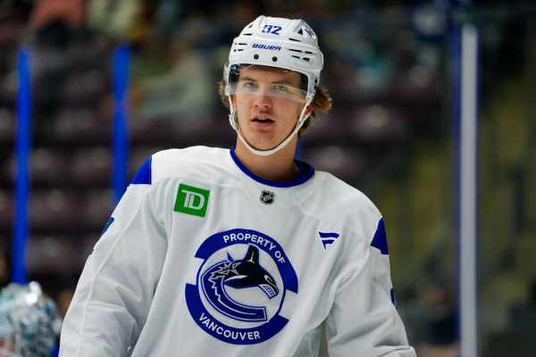 "Трактор" подпишет контракт с нападающим "Ванкувер Кэнакс"