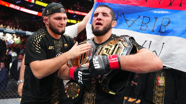 Ислам Махачев с абсолютным рекордом защитил титул UFC 