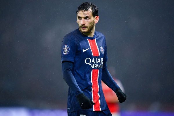 Вингер ПСЖ попробовал слепить снеговика 