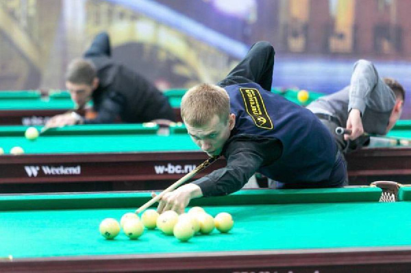Чемпиона мира по бильярду Дениса Колосова торжественно поздравили в Минске