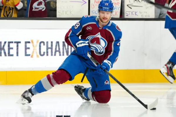 "Колорадо" десятый раз подряд победил в матче НХЛ без Соловьева