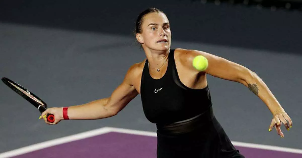 Арина Соболенко в черном на тренировке перед стартом WTA в Майами