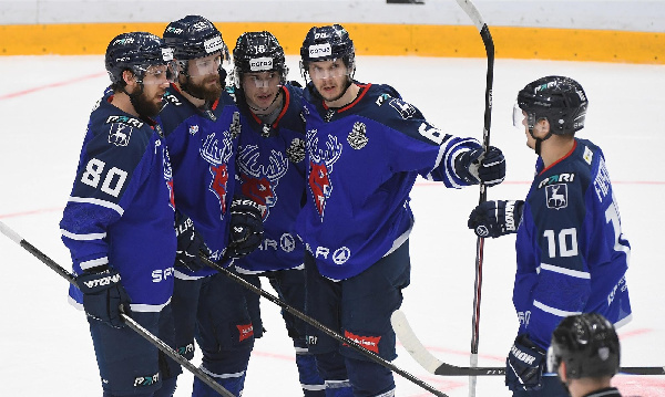 "Торпедо" совершило камбэк с 0:2 и продлило серию против "Металлурга"