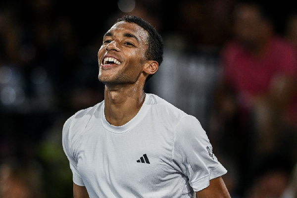 10-я ракетка мира ни разу не сыграл двухсетовик и вышел в четвертьфинал "Мастерса" в Париже