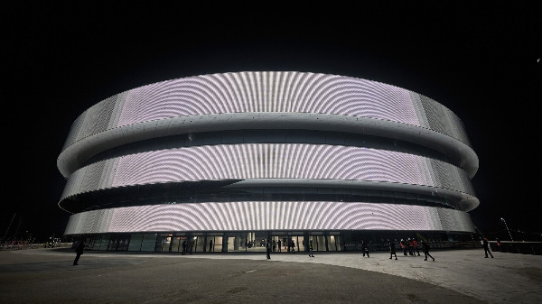 Тестовая игра на олимпийской площадке была прервана из-за дыры во льду 