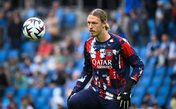 ПСЖ с Сафоновым уступил "Ренну", Головин получил удаление: Итоги матчей дня в Лиге 1