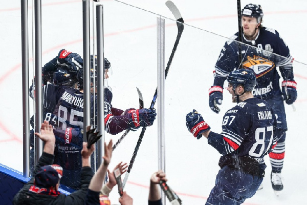 "Металлург" добыл вторую уверенную победу над "Сибирью" в матче плей-офф