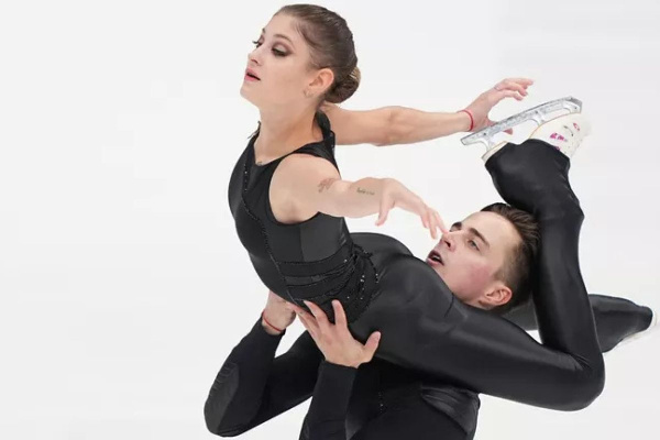 Алёна Косторная пообещала вскоре выйти из декрета