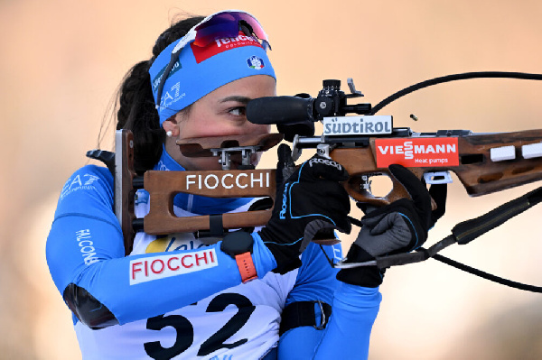 Самая красивая биатлонистка мира проведет одну из последних гонок КМ: стартовые составы, начало соревнований 