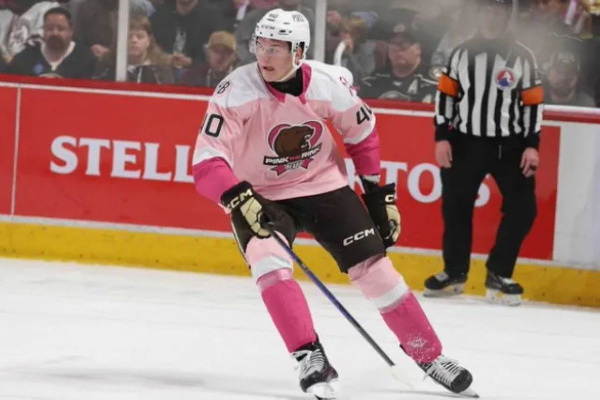 Илья Протас забросил в ворота Алексея Колосова в АХЛ