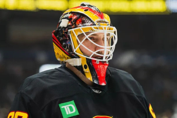 "Ванкувер" уступил "Анахайму": Никита Толопило остался в запасе