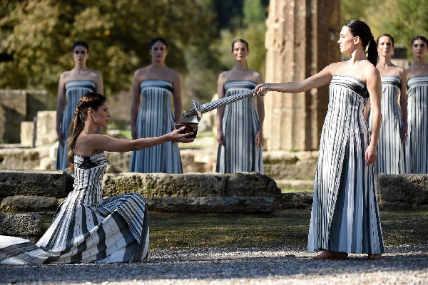 По традиции: в Древней Олимпии зажгли огонь Олимпиады-2026