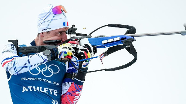 "Будет давить на него": шестикратный олимпийский чемпион высказался о французском биатлонисте