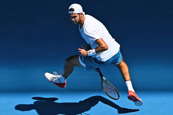 Карен Хачанов неожиданно покинул Australian Open в третьем круге