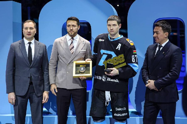 "Спасибо руководству "Динамо", что поверили в меня": Шипачев — о 1000 очков в КХЛ