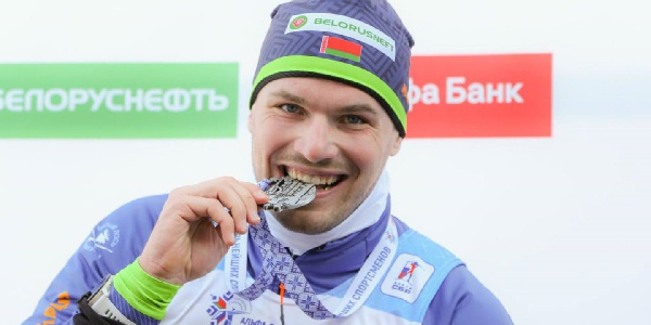 "Седая ночь": Лазовский и Смольские пели на "Минск-арене" после возвращения со сборов в Армении 