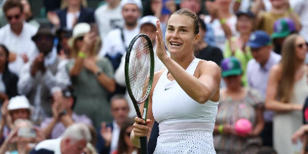 Соболенко лидирует в чемпионской гонке WTA, Швёнтек — вторая