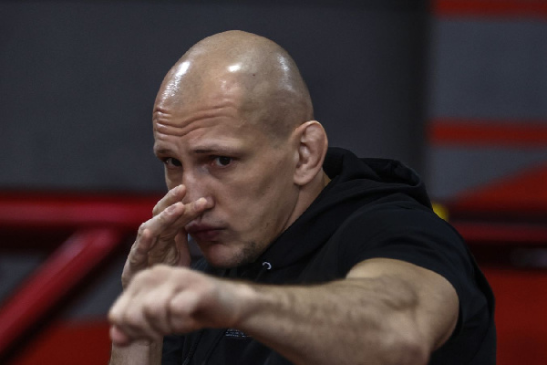 Бывший чемпион M-1 Challenge проехался по Владиславу "БелАЗу"