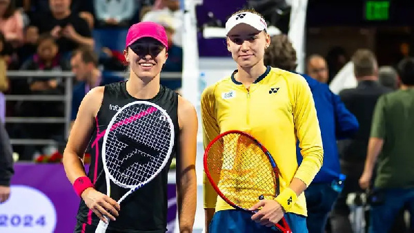 Елена Рыбакина обошла Игу Швёнтек: в чем?