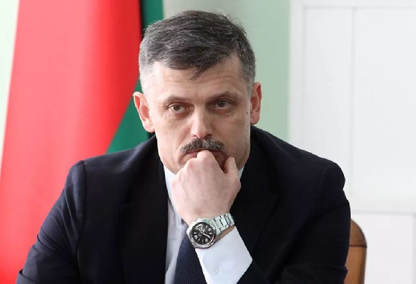 "У меня есть вопросы": минспорта Беларуси не очень доволен работой Карлоса Алоса