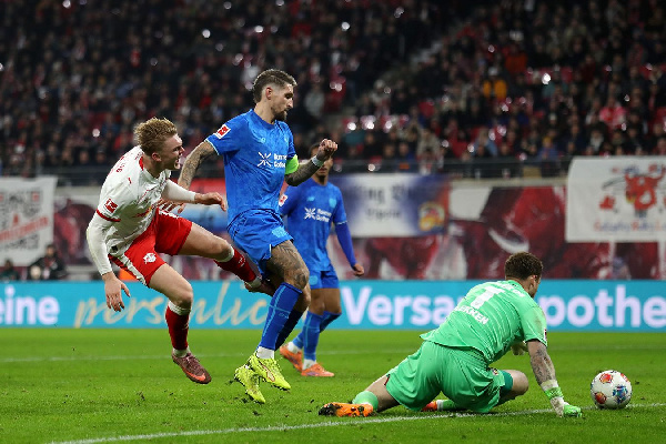 "Байер" вырвал победу у "Лейпцига" в матче Бундеслиги