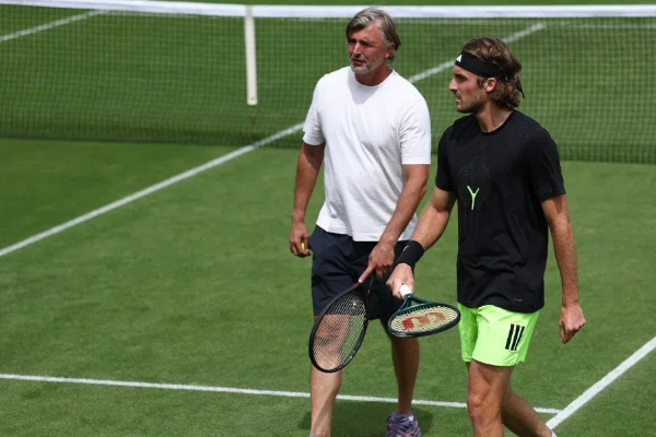 Циципас негативно отреагировал на критику экс-тренера Рыбакиной