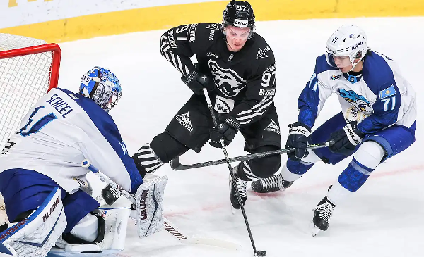 "Трактор" на выезде одолел "Барыс" в матче КХЛ